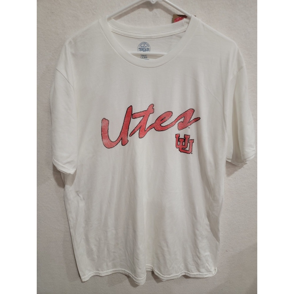 University of‎ Utah Utes Rivalry Threads NWT Script Logo T-Shirt NCAA Men's XL